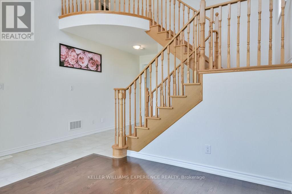 53 Rugman Crescent, Springwater, Ontario  L9X 2A4 - Photo 7 - S12331219