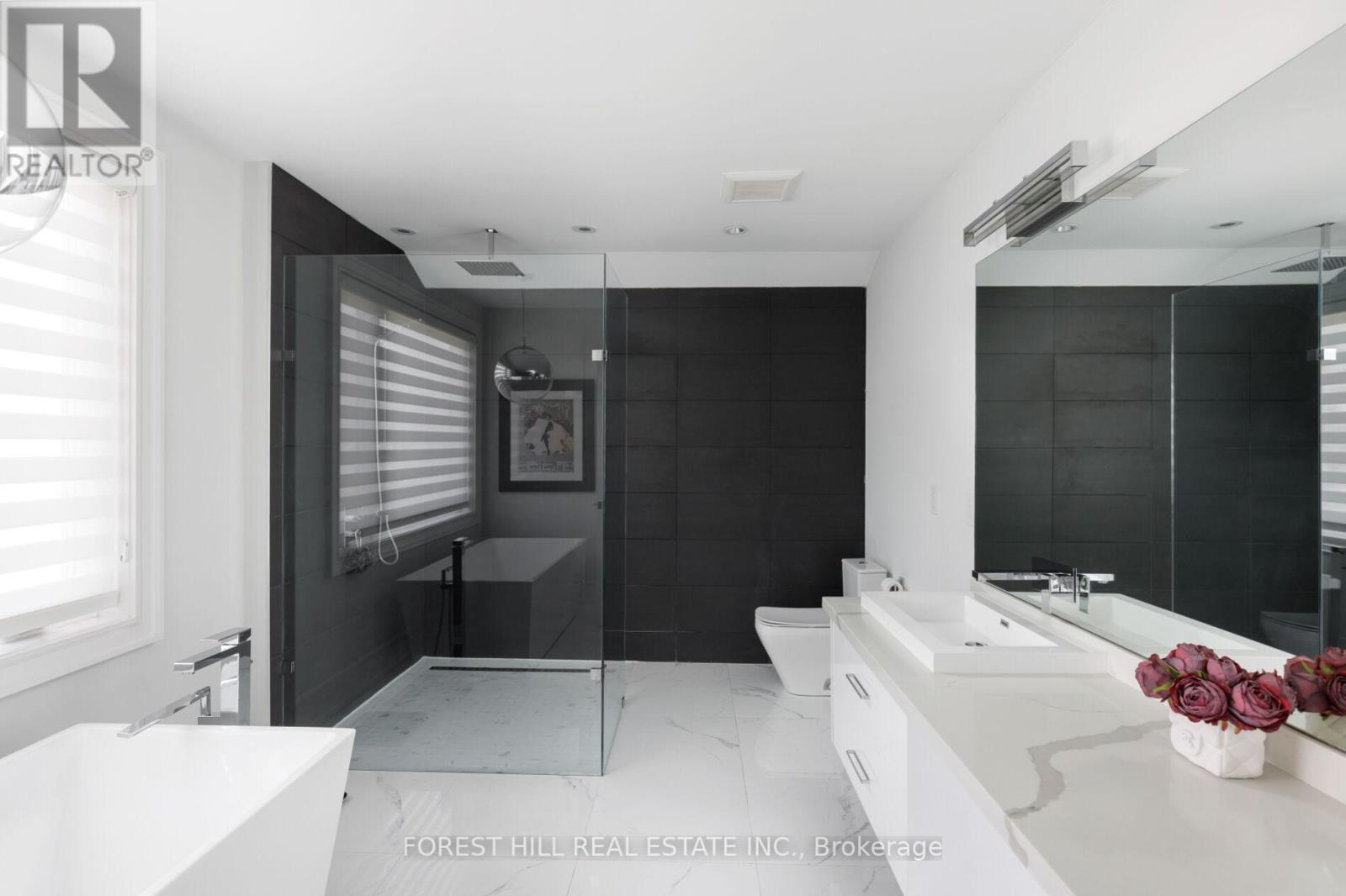 8 Nora Road, Toronto, Ontario  M9A 1C9 - Photo 25 - W12331228
