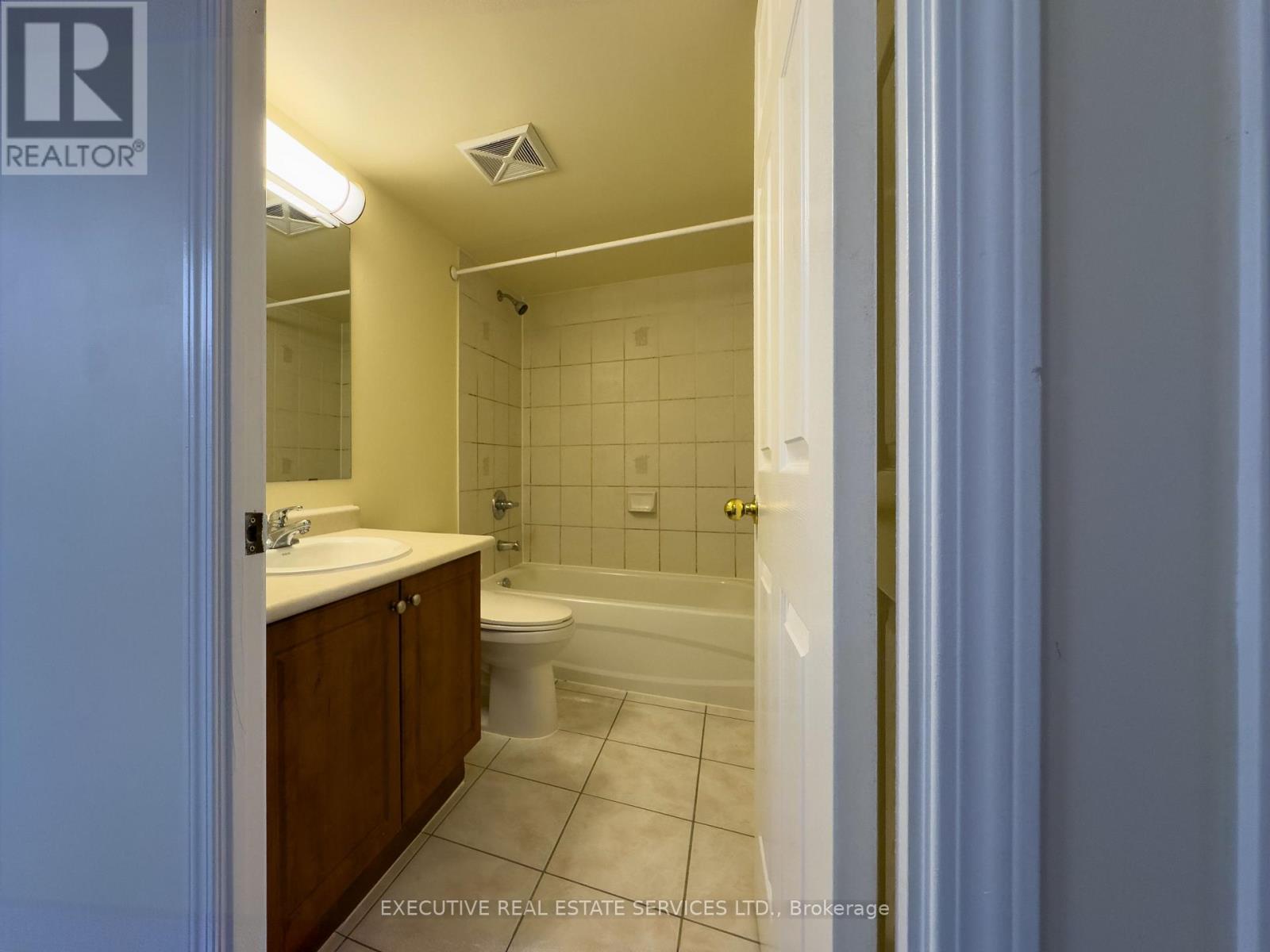 2101 - 3045 Finch Avenue W, Toronto, Ontario  M9M 0A5 - Photo 24 - W12331312