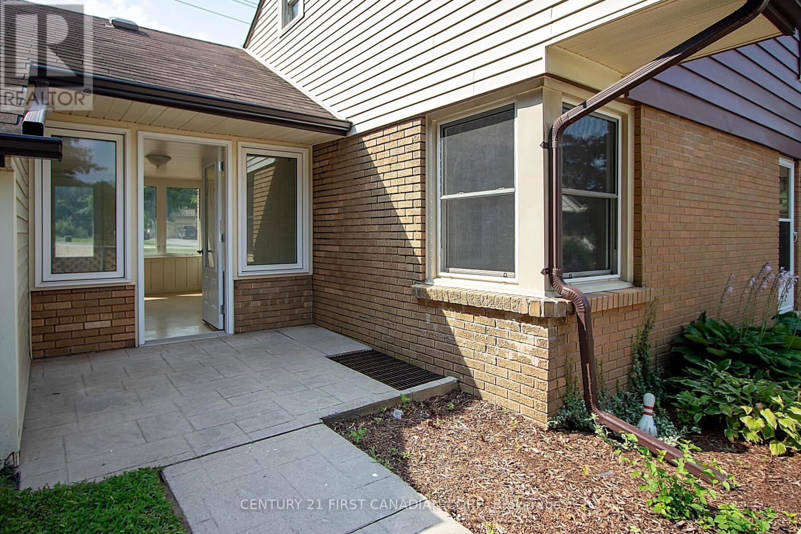459 Riverside Drive, London North, Ontario  N5V 4Y8 - Photo 23 - X12331272