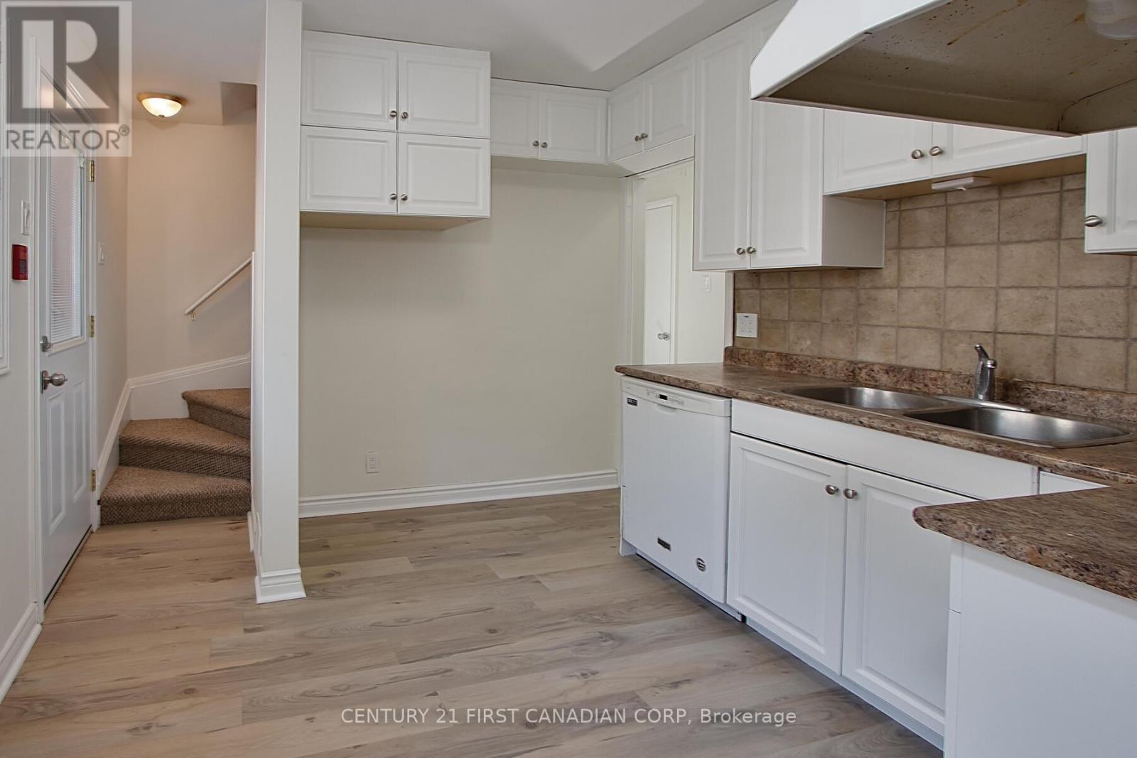 459 Riverside Drive, London North, Ontario  N5V 4Y8 - Photo 7 - X12331272