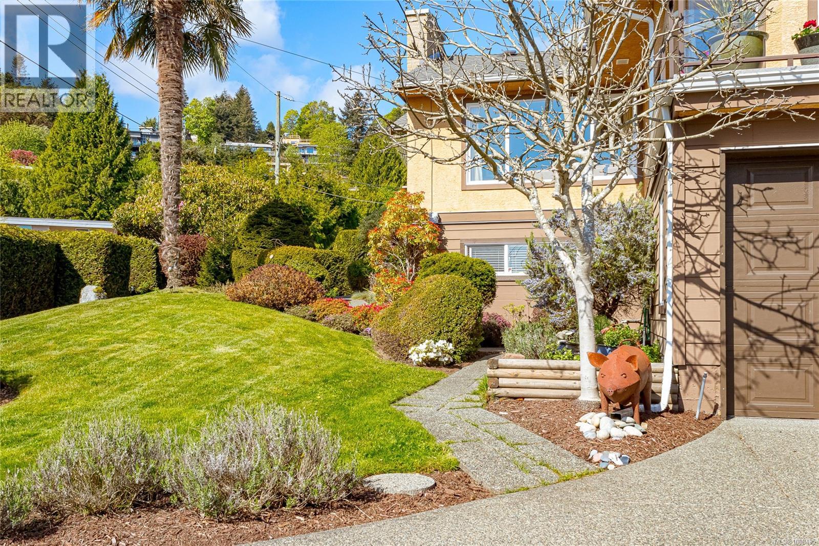 Property at 986 GLORIA Pl image 5