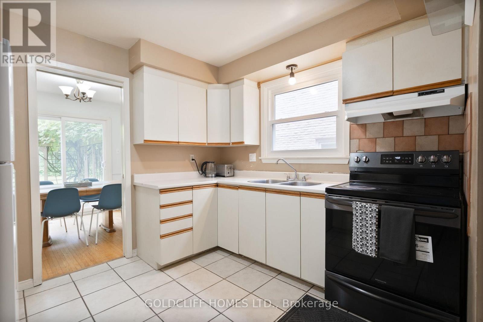 Property at 257 HOMESTEAD CRESCENT image 4