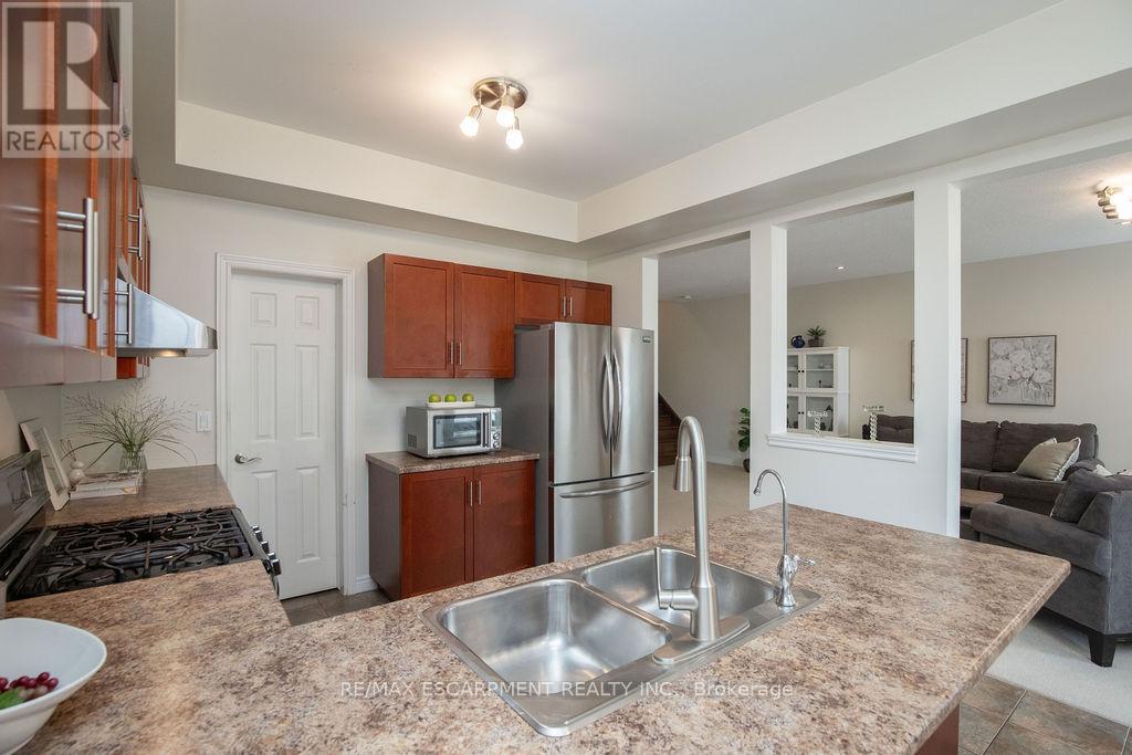 69 Winslow Way, Hamilton (Stoney Creek), Ontario  L8J 0G9 - Photo 18 - X12331294