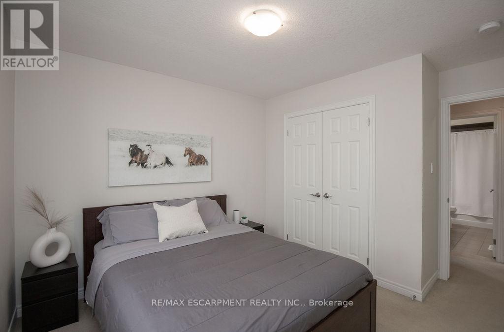 69 Winslow Way, Hamilton (Stoney Creek), Ontario  L8J 0G9 - Photo 32 - X12331294