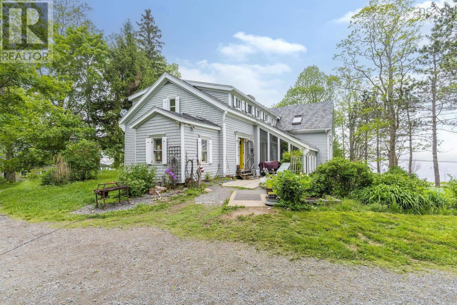 836 Main Street, Mahone Bay, Nova Scotia  B0J 2E0 - Photo 2 - 202514470