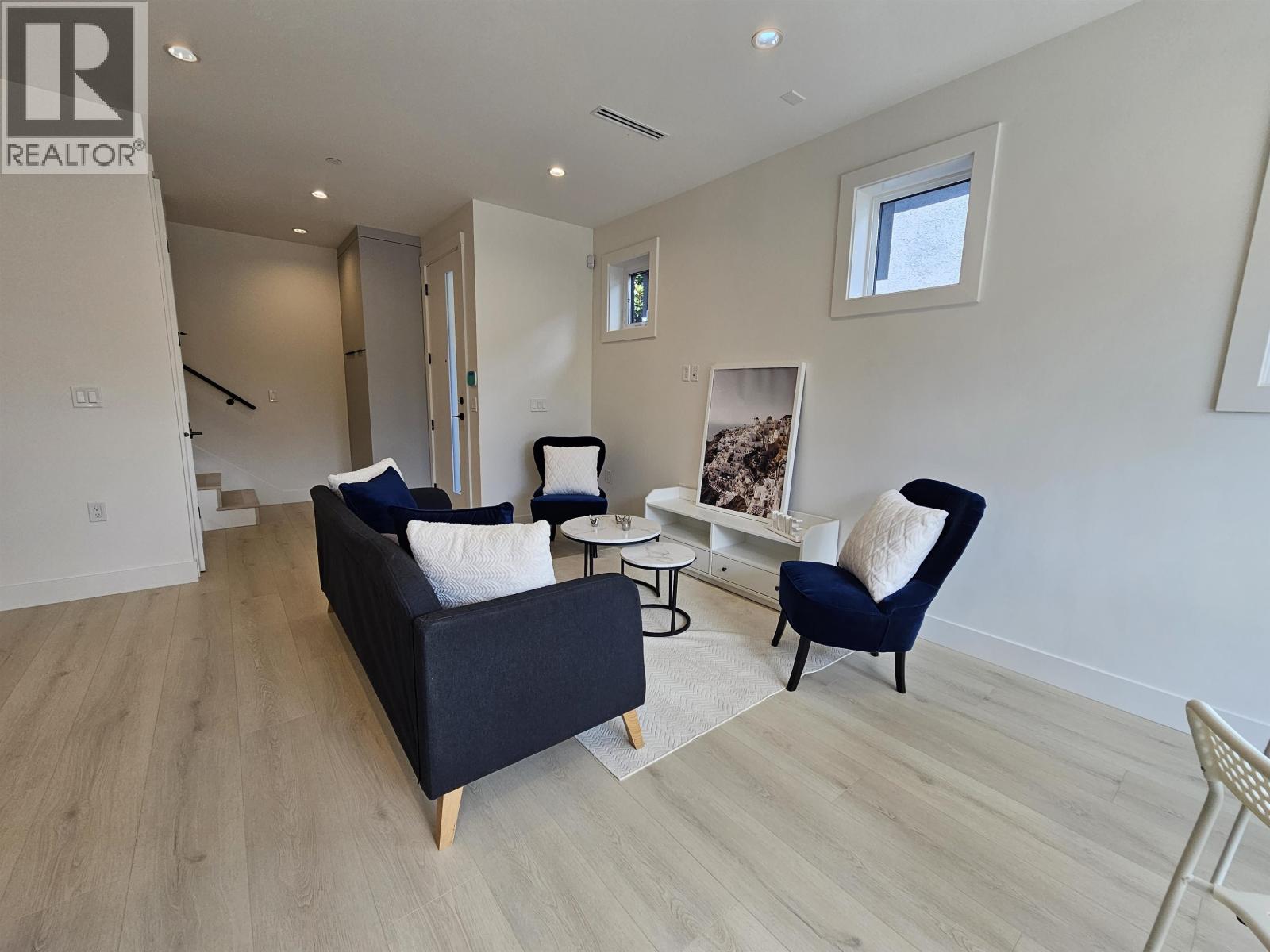 Property at 1 7180 ONTARIO STREET image 3
