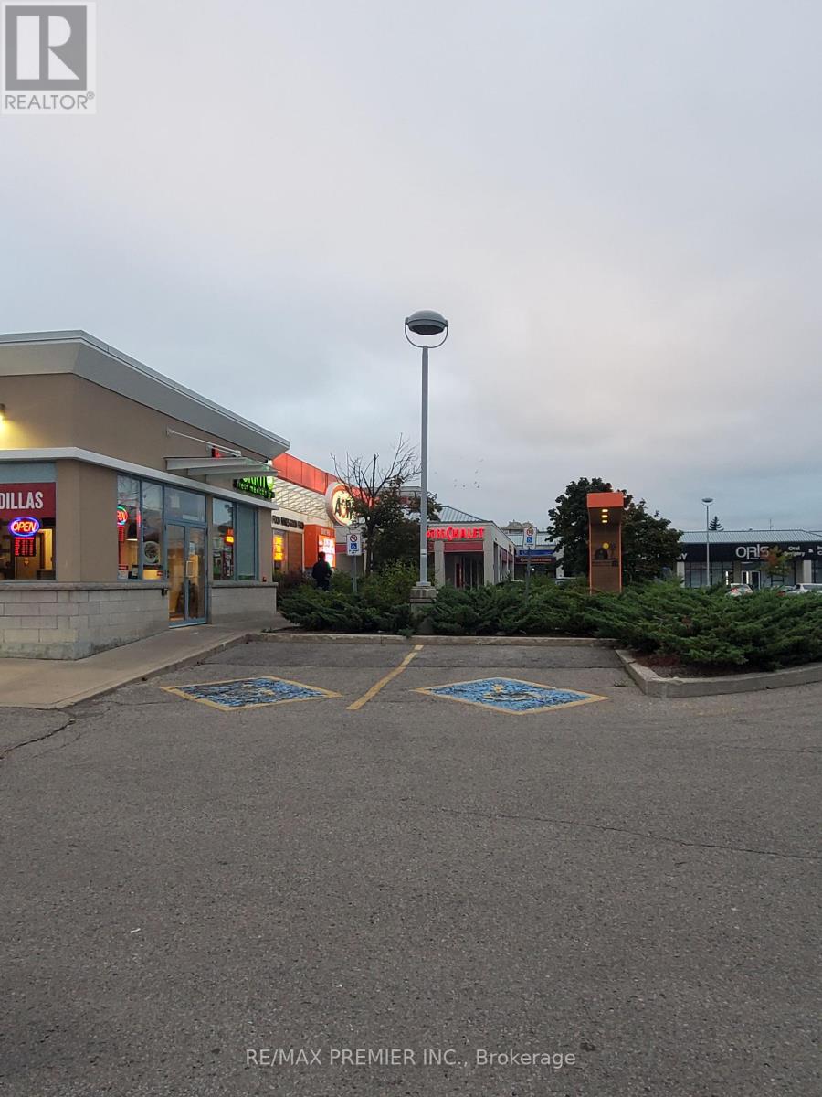 202 - 10909 Yonge Street, Richmond Hill, Ontario  L4C 3E3 - Photo 3 - N12319852