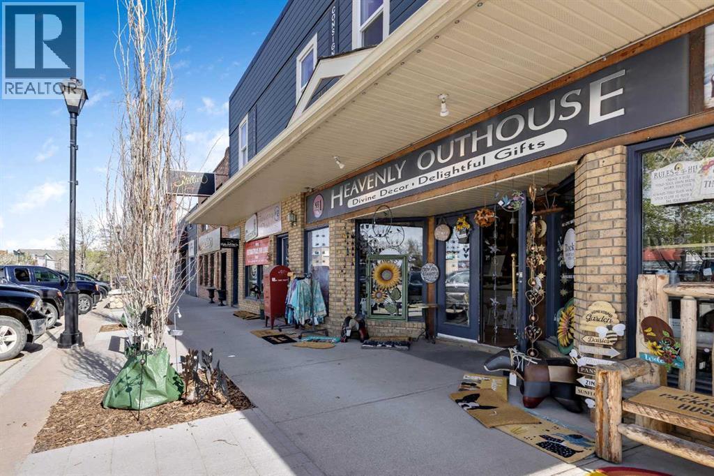 312 1 Street W, Cochrane, Alberta  T4C 1A9 - Photo 3 - A2224068