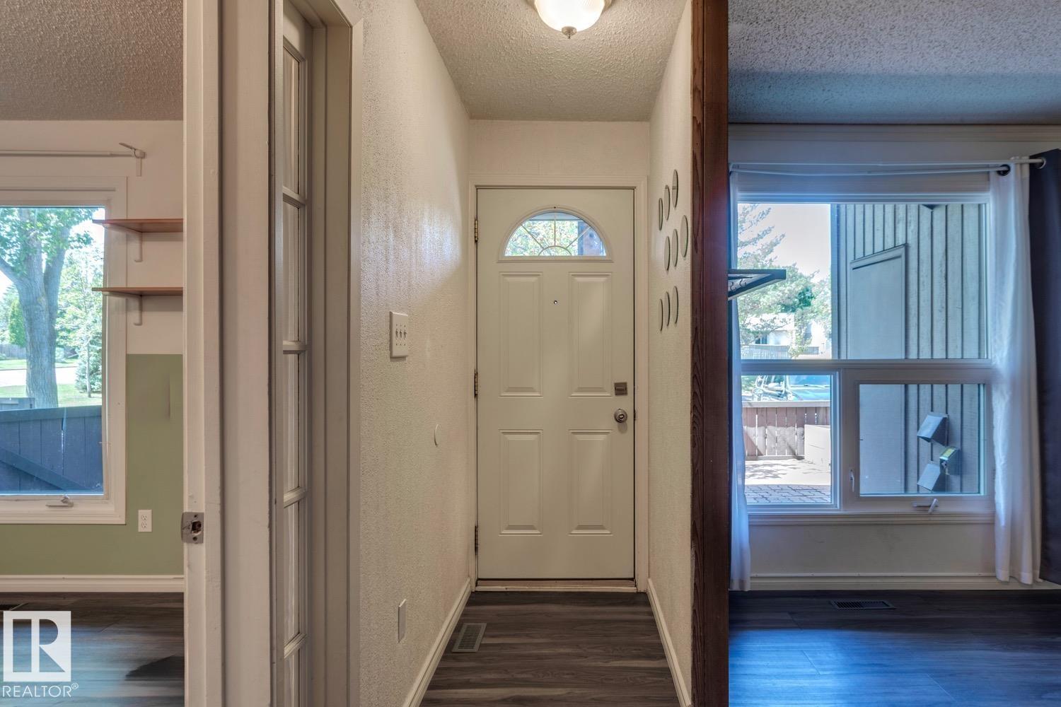 Property at 206 SURREY GARDENS GD NW image 2