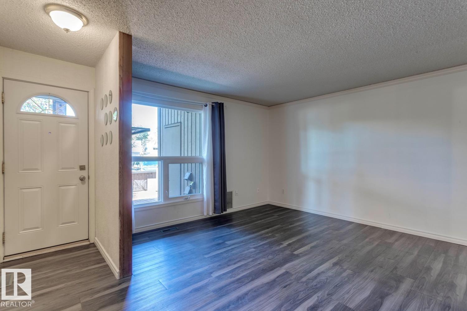Property at 206 SURREY GARDENS GD NW image 3