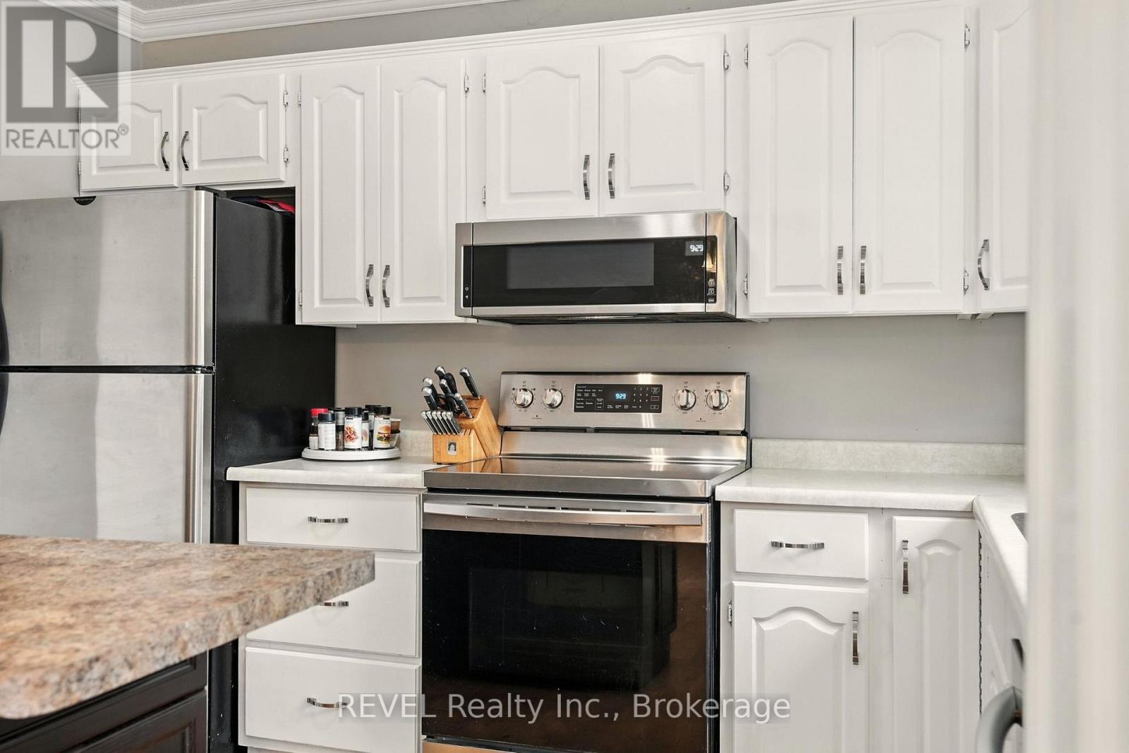 77 Bay Street, Tay, Ontario  L0K 2A0 - Photo 17 - S12331522