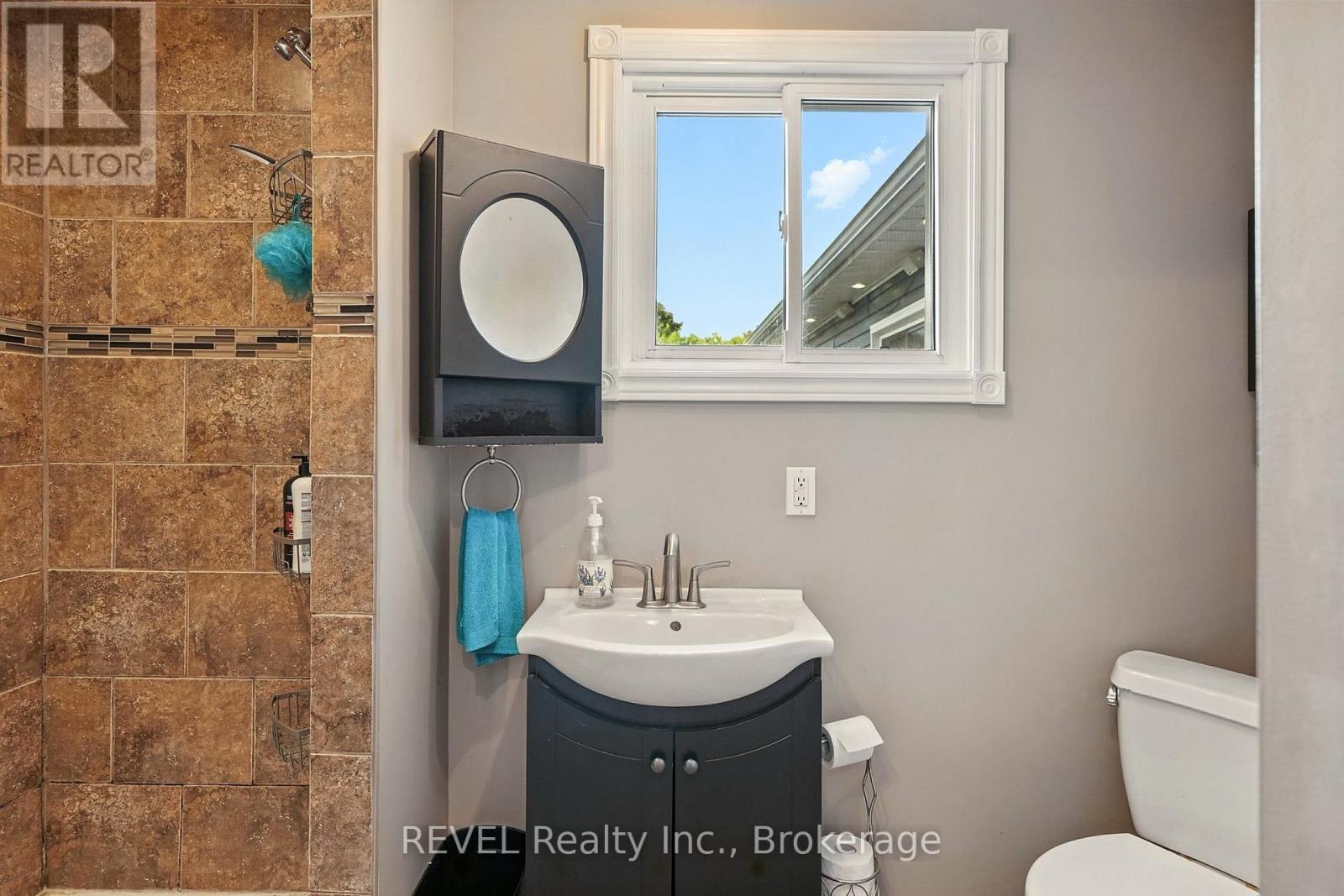 77 Bay Street, Tay, Ontario  L0K 2A0 - Photo 23 - S12331522