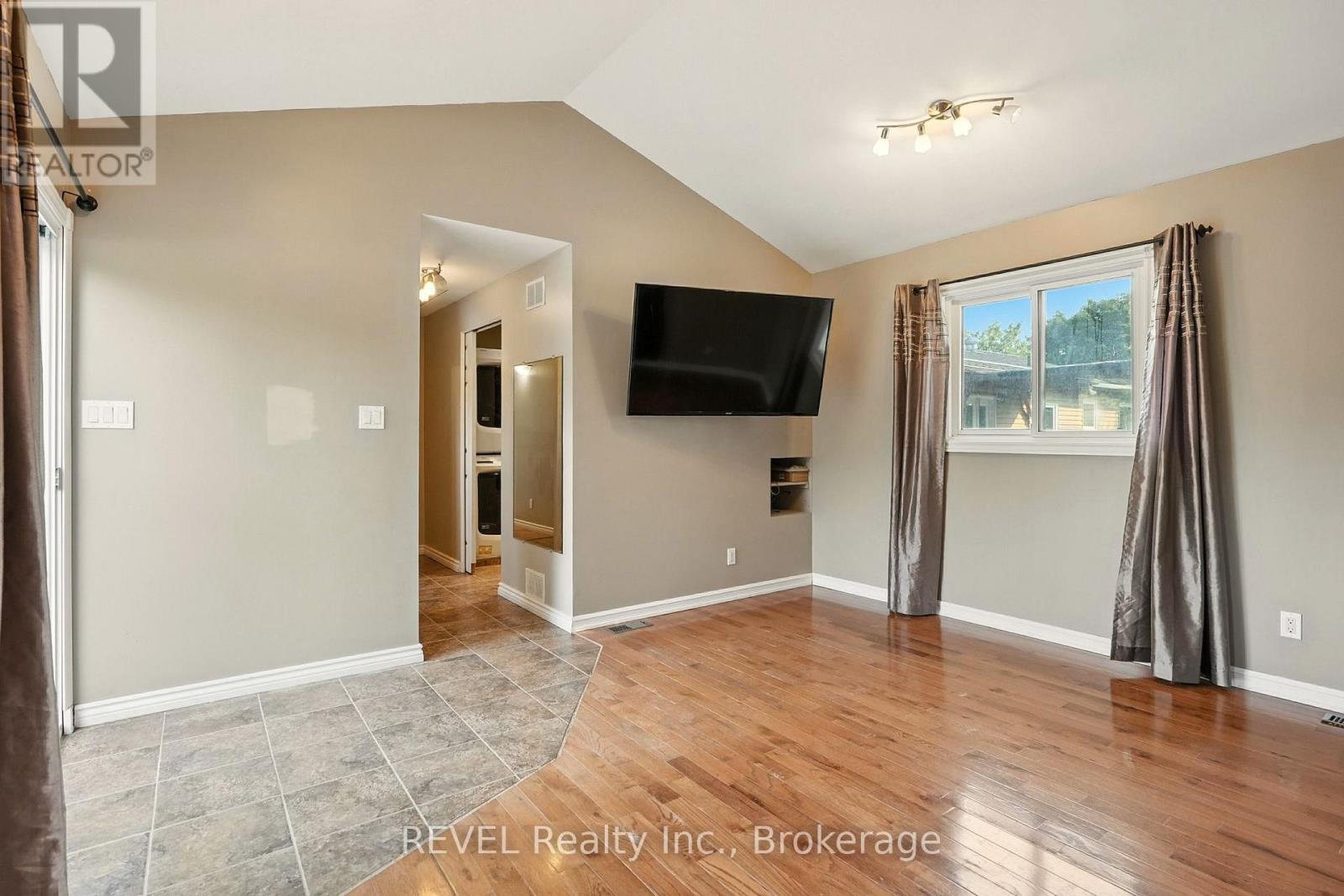 77 Bay Street, Tay, Ontario  L0K 2A0 - Photo 24 - S12331522