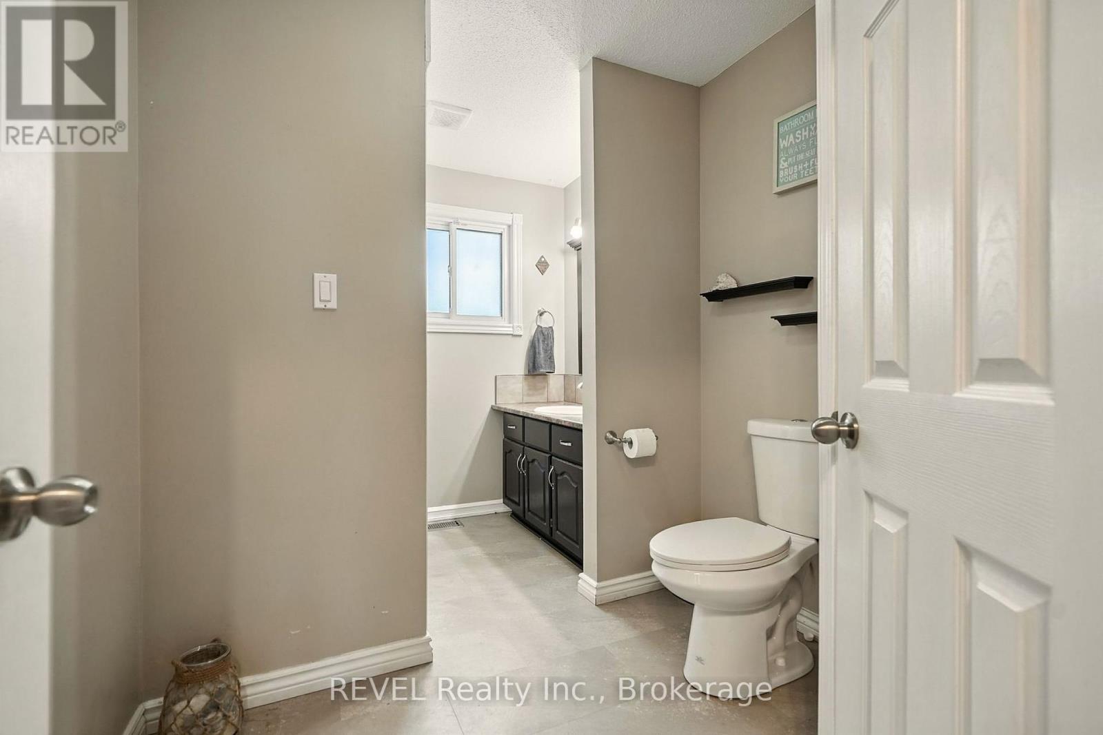 77 Bay Street, Tay, Ontario  L0K 2A0 - Photo 26 - S12331522