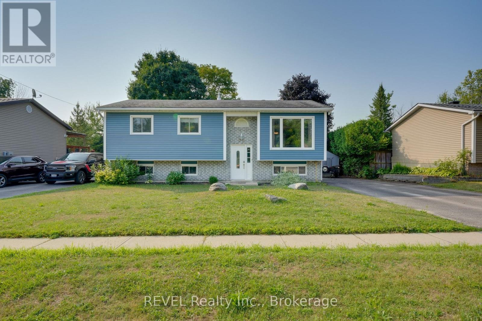 77 Bay Street, Tay, Ontario  L0K 2A0 - Photo 3 - S12331522