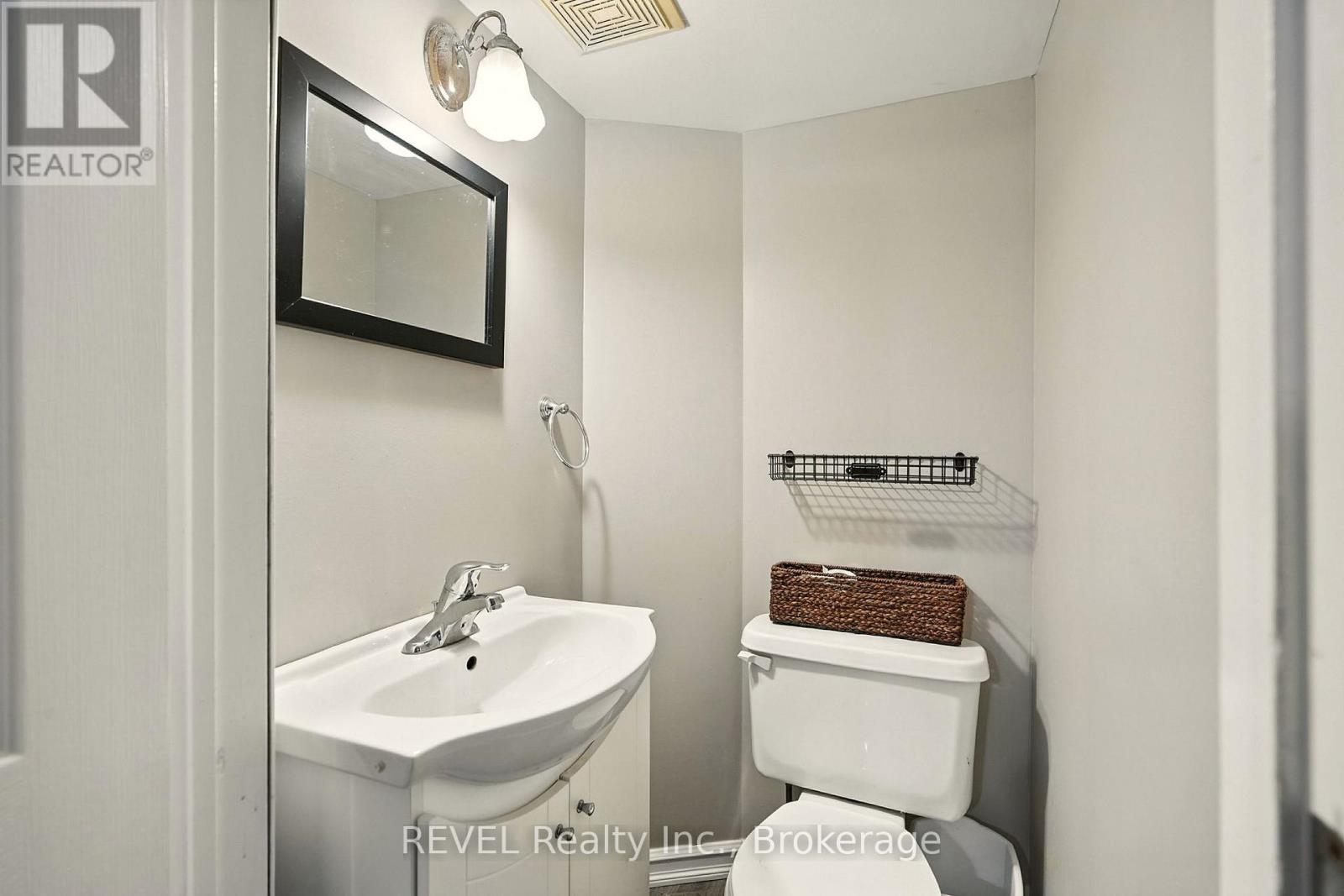 77 Bay Street, Tay, Ontario  L0K 2A0 - Photo 32 - S12331522