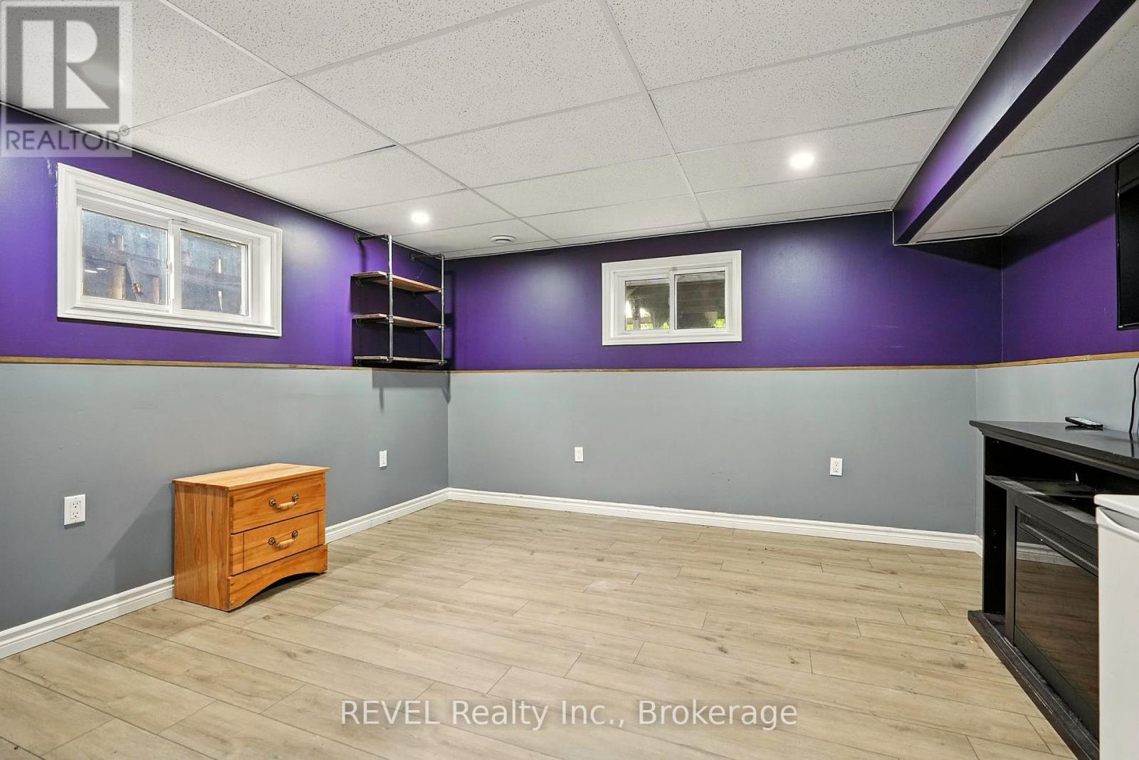 77 Bay Street, Tay, Ontario  L0K 2A0 - Photo 34 - S12331522