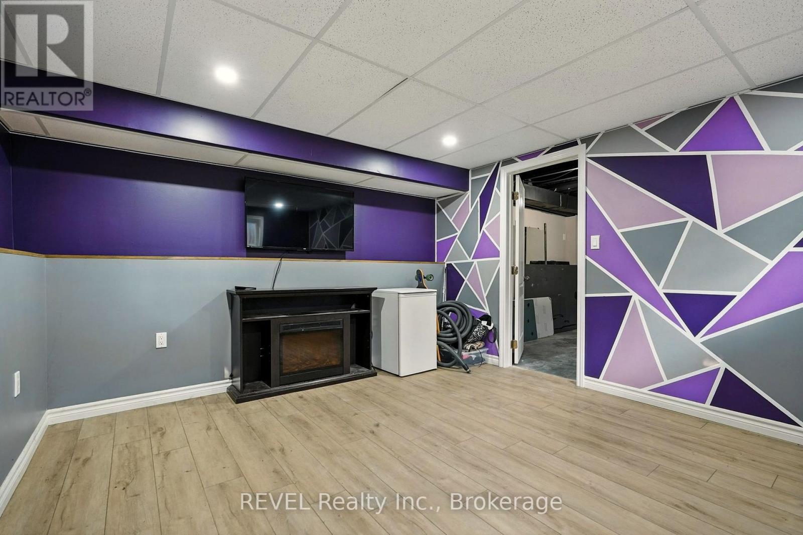 77 Bay Street, Tay, Ontario  L0K 2A0 - Photo 35 - S12331522