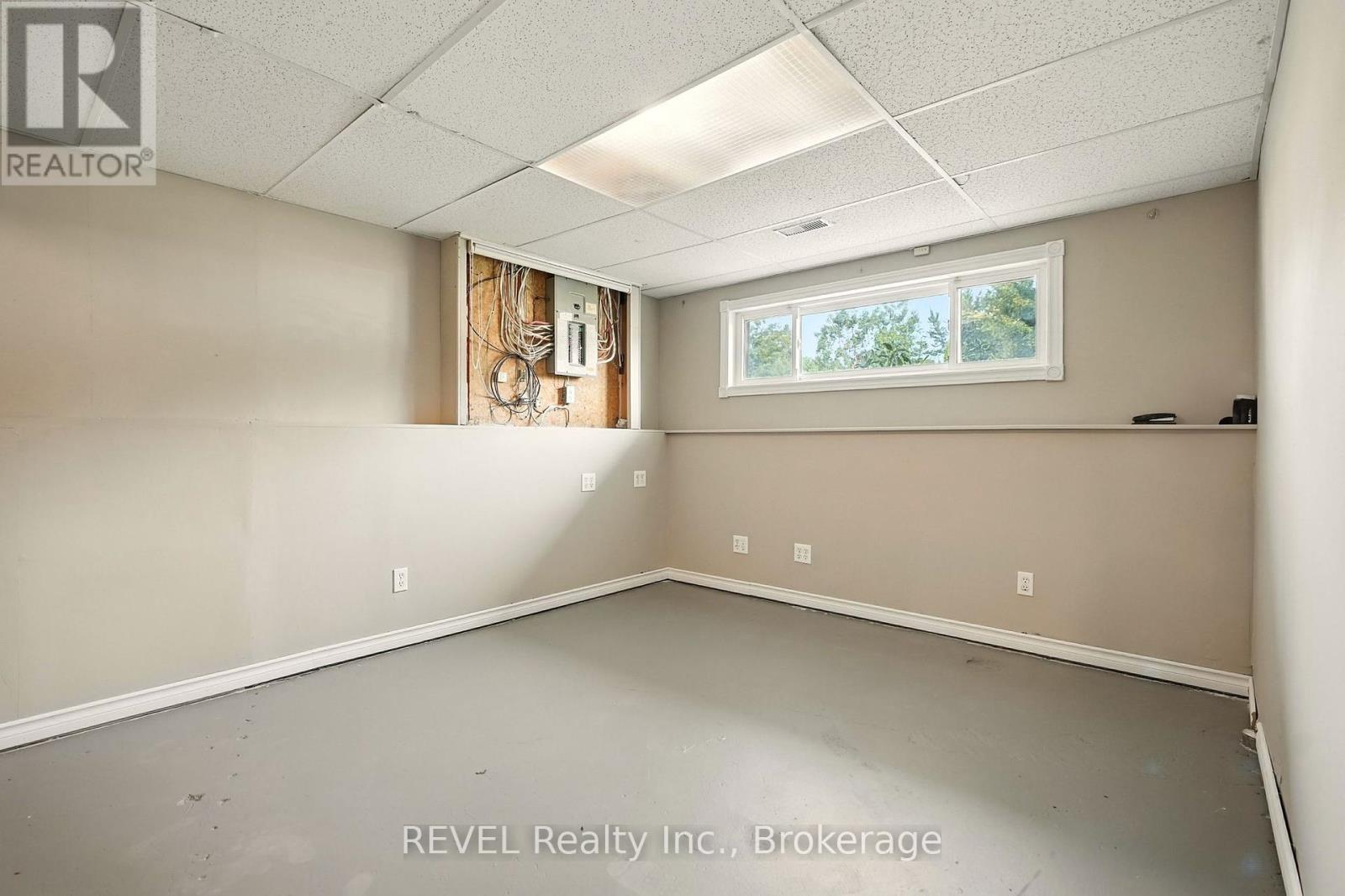 77 Bay Street, Tay, Ontario  L0K 2A0 - Photo 36 - S12331522