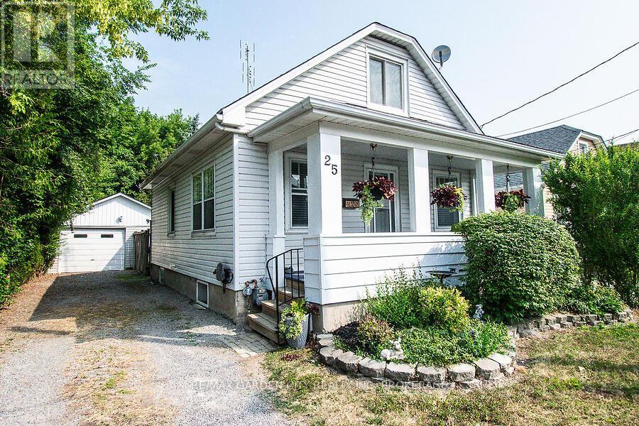 25 Garnet Street, St. Catharines, Ontario  L2M 5E7 - Photo 1 - X12331421