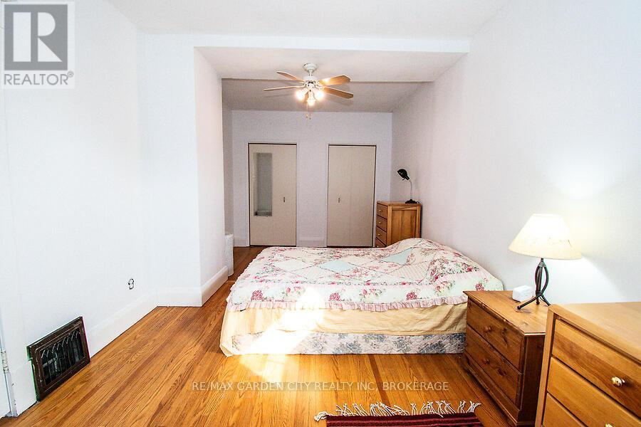 25 Garnet Street, St. Catharines, Ontario  L2M 5E7 - Photo 10 - X12331421