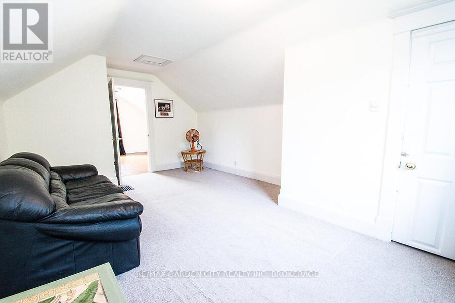 25 Garnet Street, St. Catharines, Ontario  L2M 5E7 - Photo 11 - X12331421