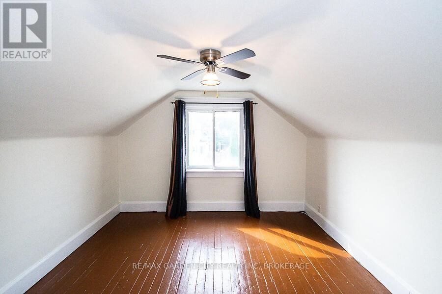 25 Garnet Street, St. Catharines, Ontario  L2M 5E7 - Photo 13 - X12331421