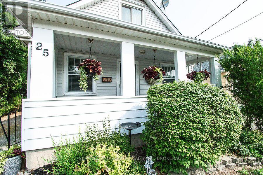 25 Garnet Street, St. Catharines, Ontario  L2M 5E7 - Photo 2 - X12331421