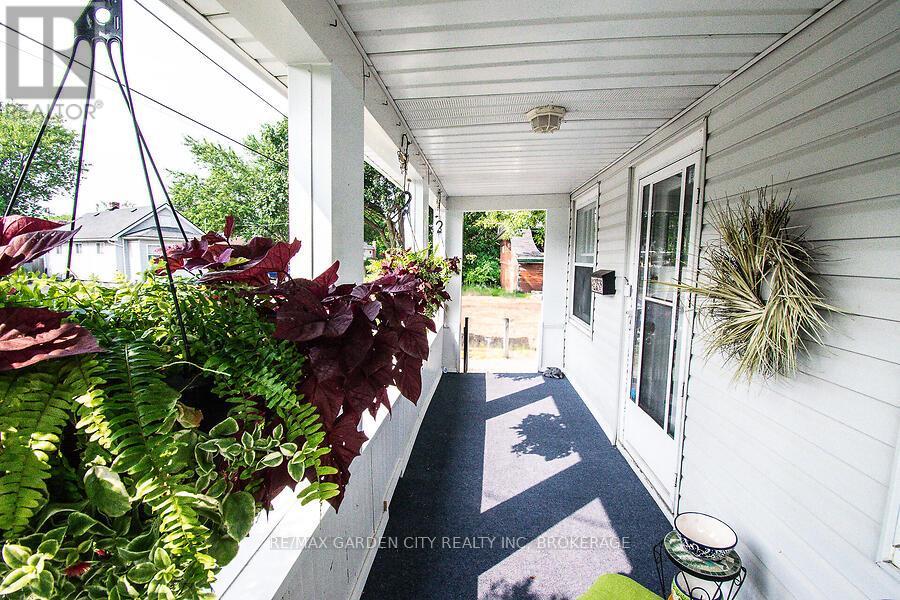 25 Garnet Street, St. Catharines, Ontario  L2M 5E7 - Photo 3 - X12331421