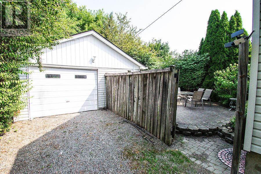 25 Garnet Street, St. Catharines, Ontario  L2M 5E7 - Photo 4 - X12331421