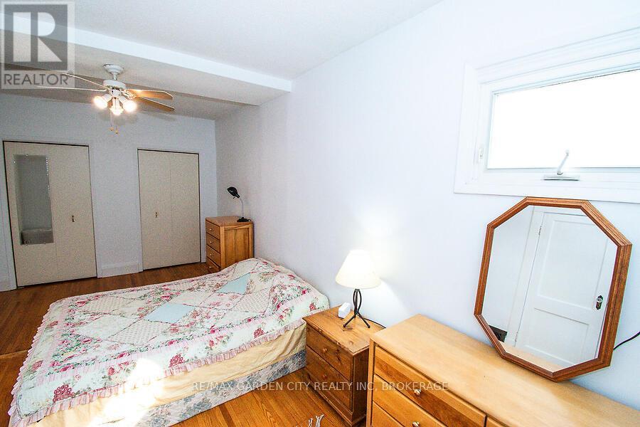 25 Garnet Street, St. Catharines, Ontario  L2M 5E7 - Photo 9 - X12331421