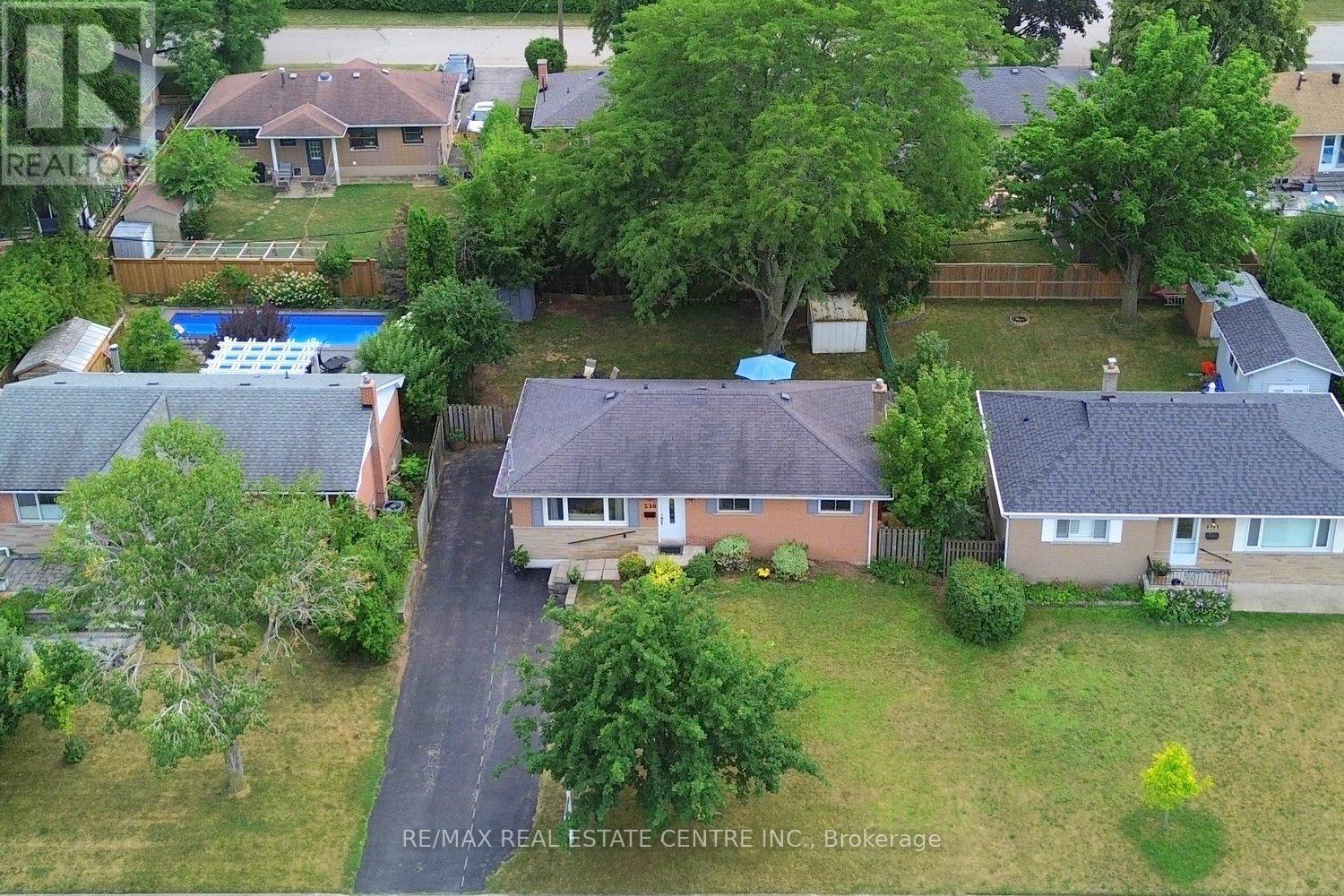 Property at 238 KENT CRESCENT E image 2