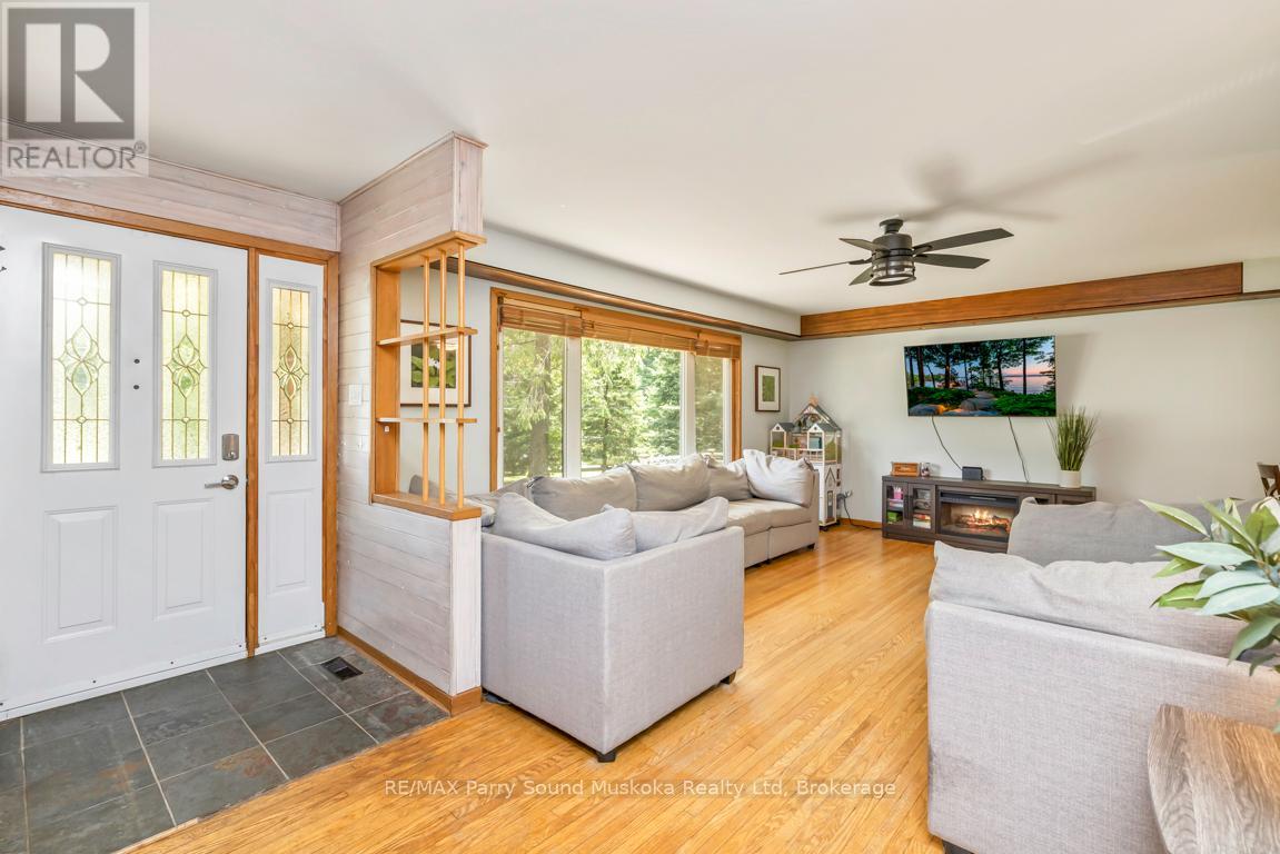 20 Sandy Plains Road, Seguin, Ontario  P2A 2W8 - Photo 8 - X12331471