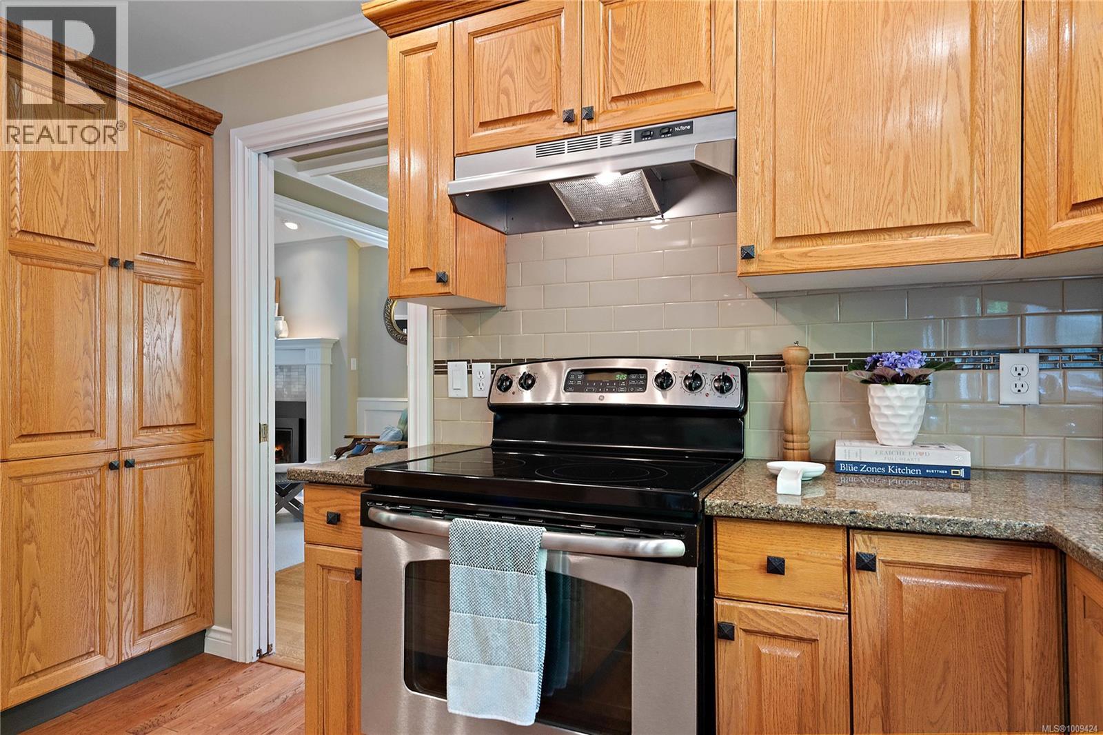 Property at 1590 Mayneview Terr image 3