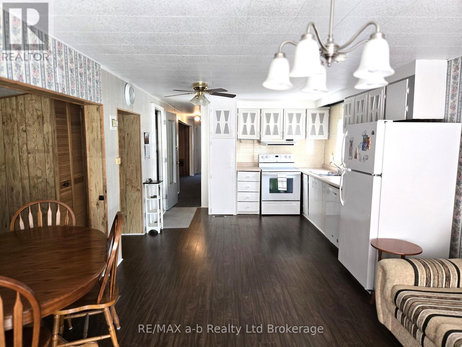 8 Third Street, Norfolk (Courtland), Ontario  N4B 2W6 - Photo 12 - X12331445