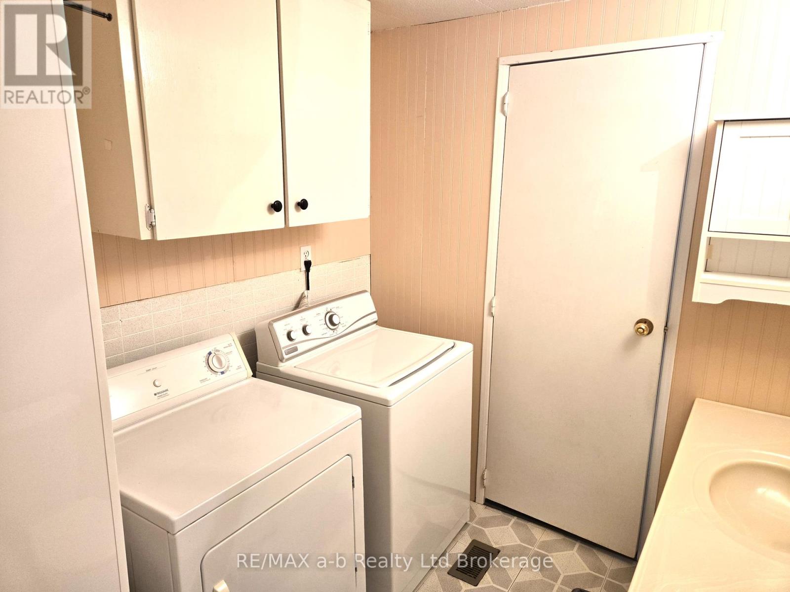 8 Third Street, Norfolk (Courtland), Ontario  N4B 2W6 - Photo 19 - X12331445
