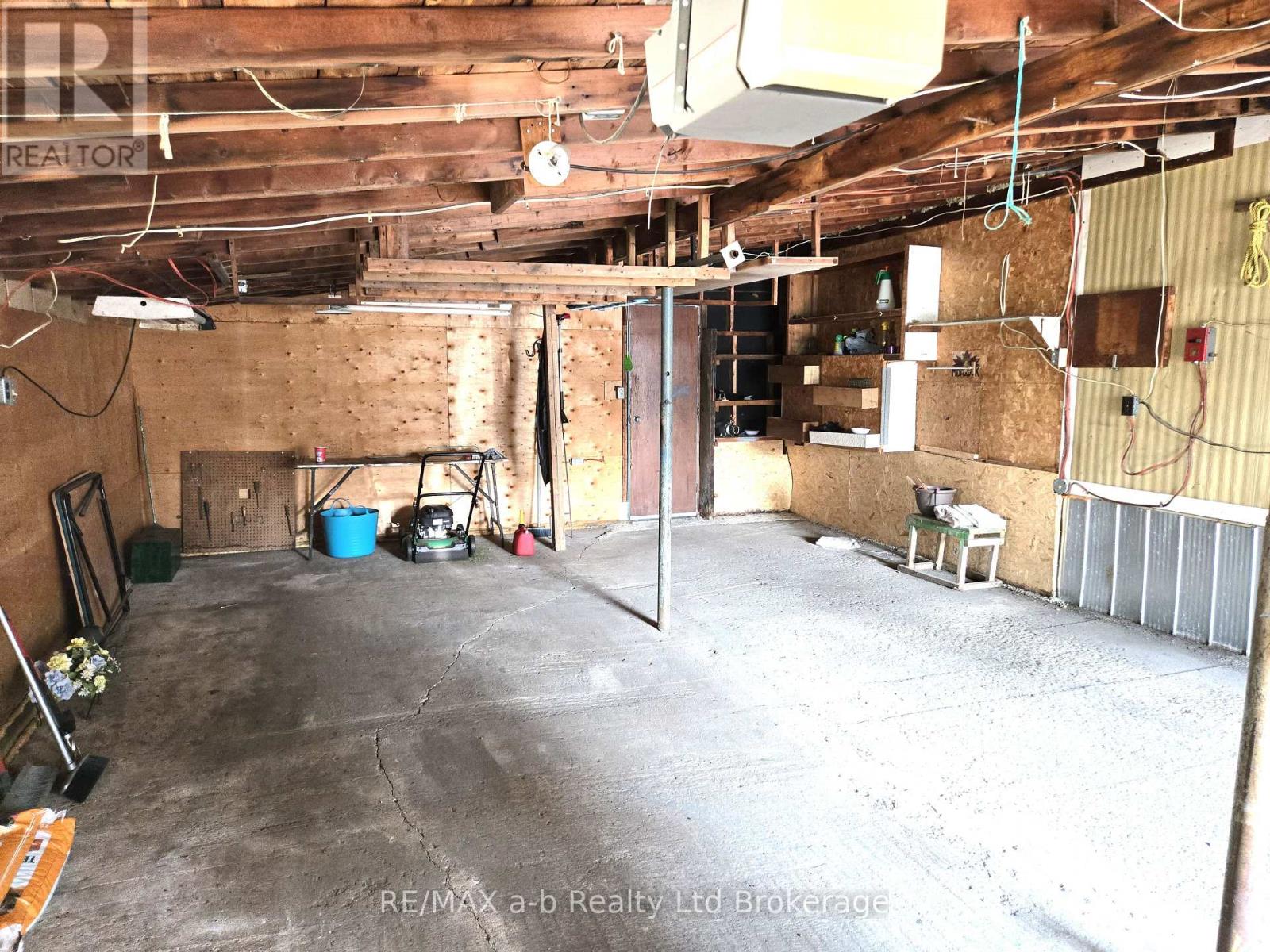 8 Third Street, Norfolk (Courtland), Ontario  N4B 2W6 - Photo 28 - X12331445