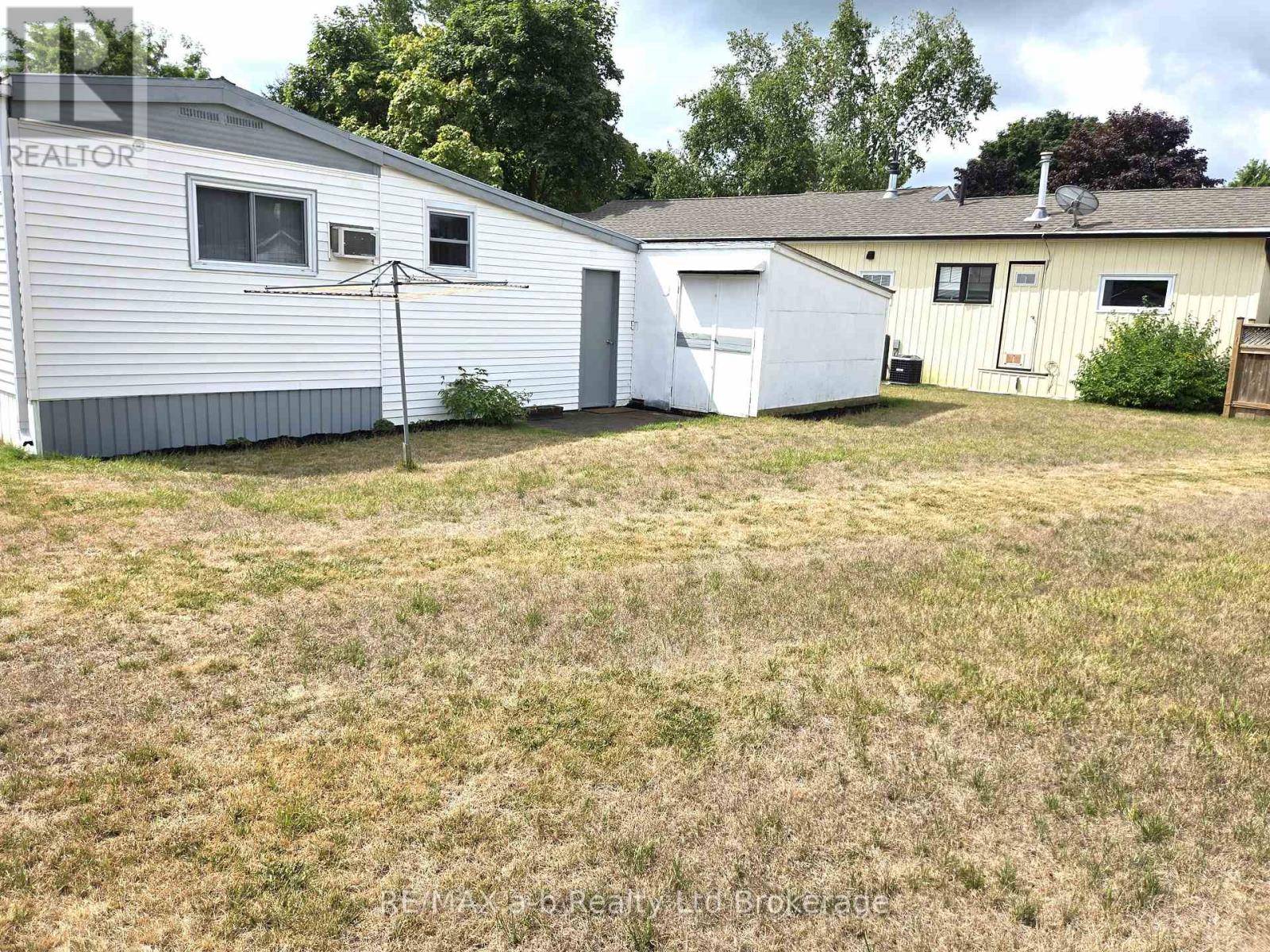 8 Third Street, Norfolk (Courtland), Ontario  N4B 2W6 - Photo 5 - X12331445