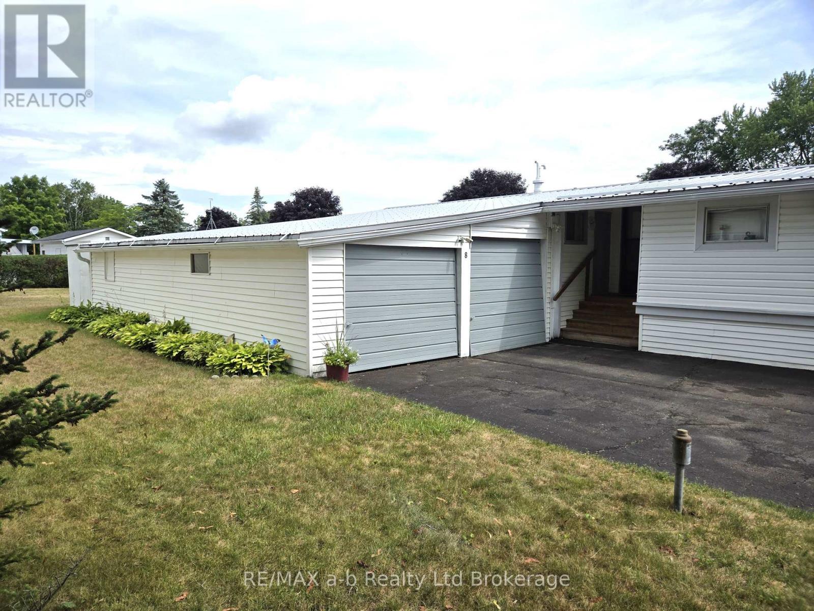 8 Third Street, Norfolk (Courtland), Ontario  N4B 2W6 - Photo 7 - X12331445