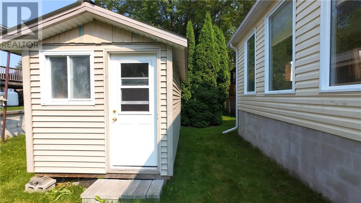 40 Robinson Street W, Little Current, Ontario  P0P 1K0 - Photo 32 - 2123825