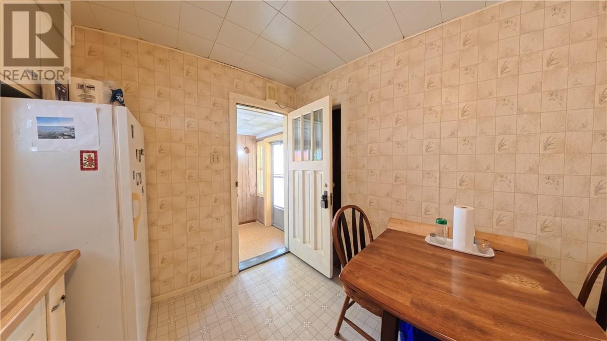 40 Robinson Street W, Little Current, Ontario  P0P 1K0 - Photo 6 - 2123825