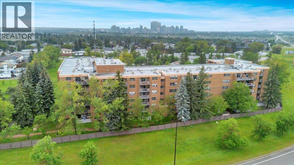 Property at 215, 30 Mchugh Court NE image 1