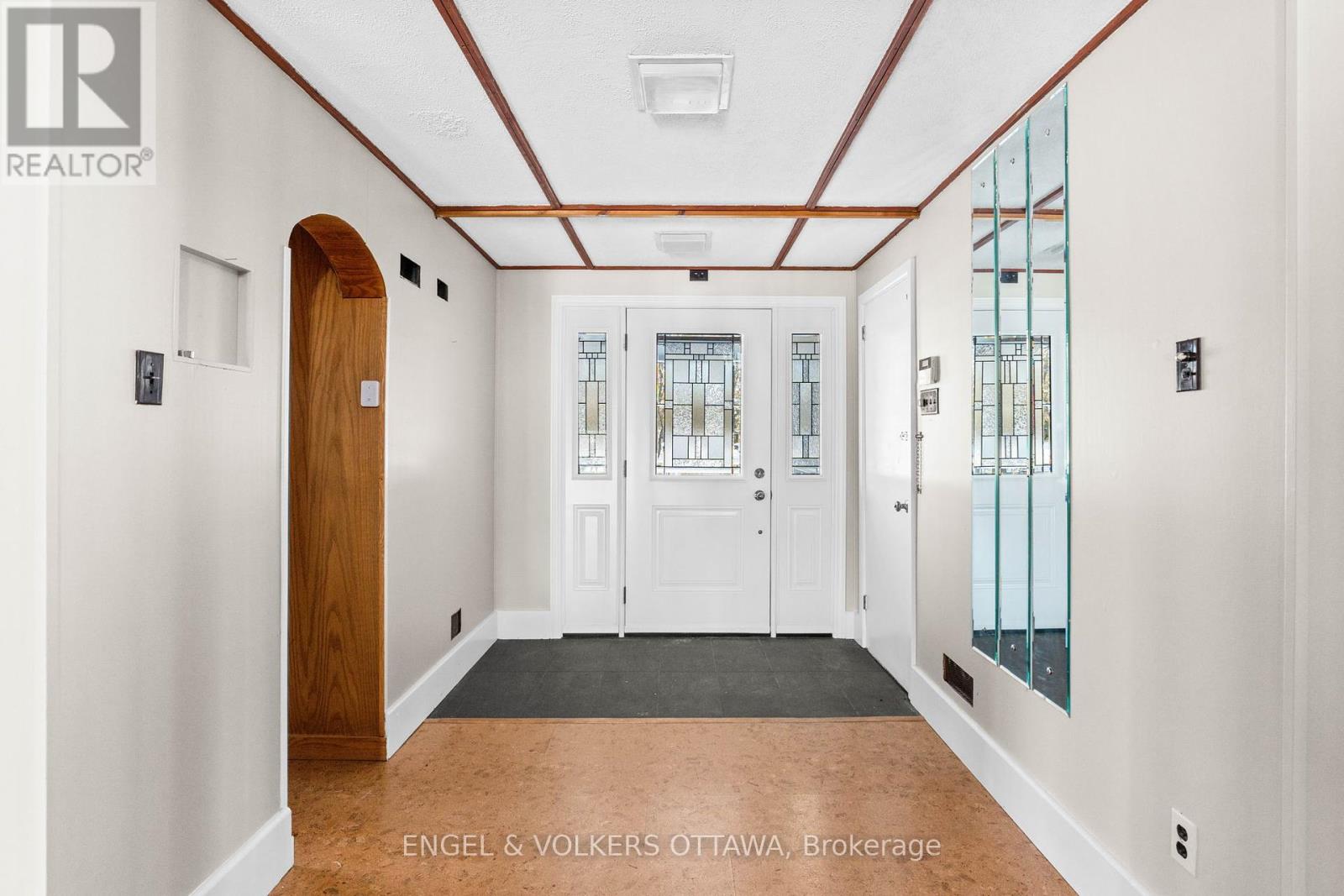 Property at 32 RYEBURN DRIVE image 4