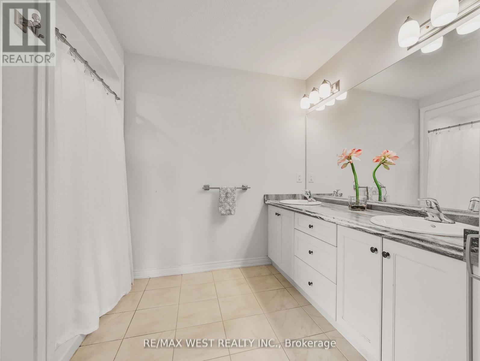 5632 Osprey Avenue, Niagara Falls, Ontario  L2H 0M2 - Photo 14 - X12331456
