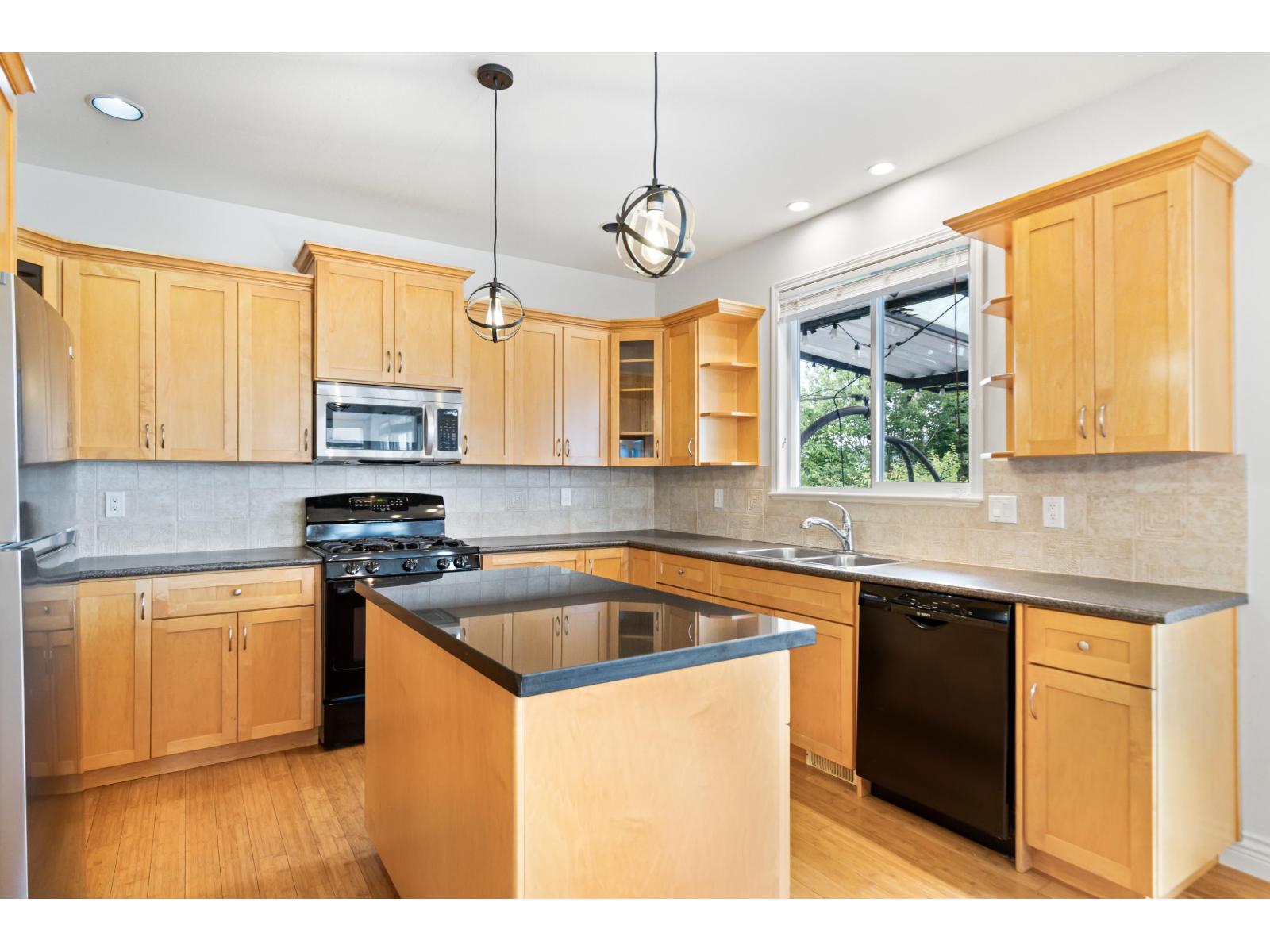 Property at 32961 HAWTHORNE AVENUE image 4