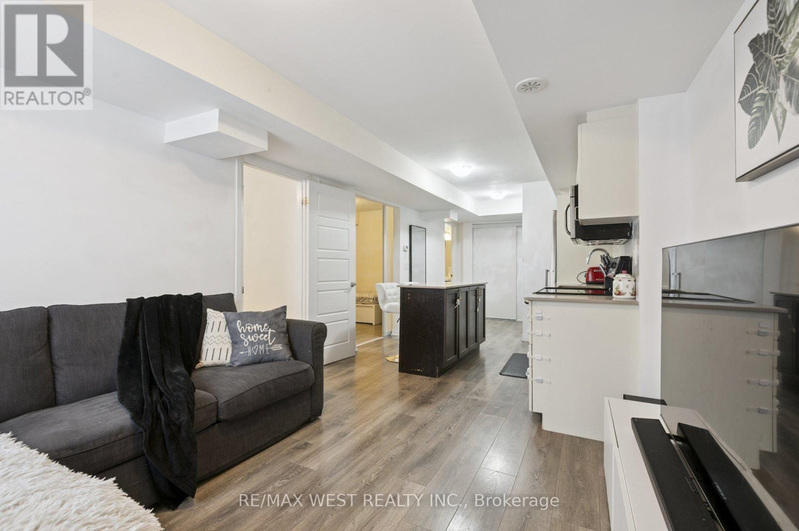 Property at 10 - 187 WILLIAM DUNCAN ROAD image 4