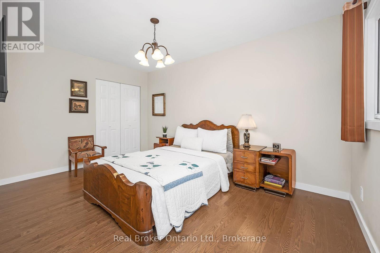 285 Surrey Drive, Oakville, Ontario  L6L 3T6 - Photo 23 - W12330013
