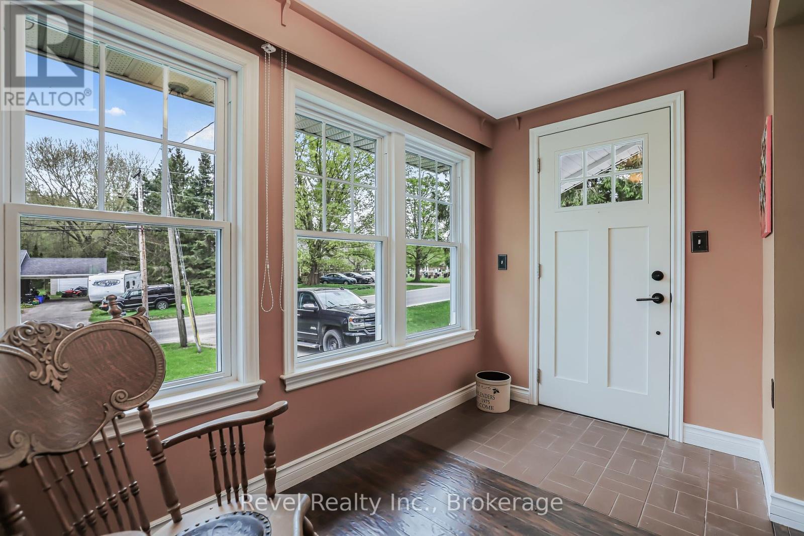 382 2nd Avenue Se, Georgian Bluffs, Ontario  N4K 5T1 - Photo 8 - X12157362