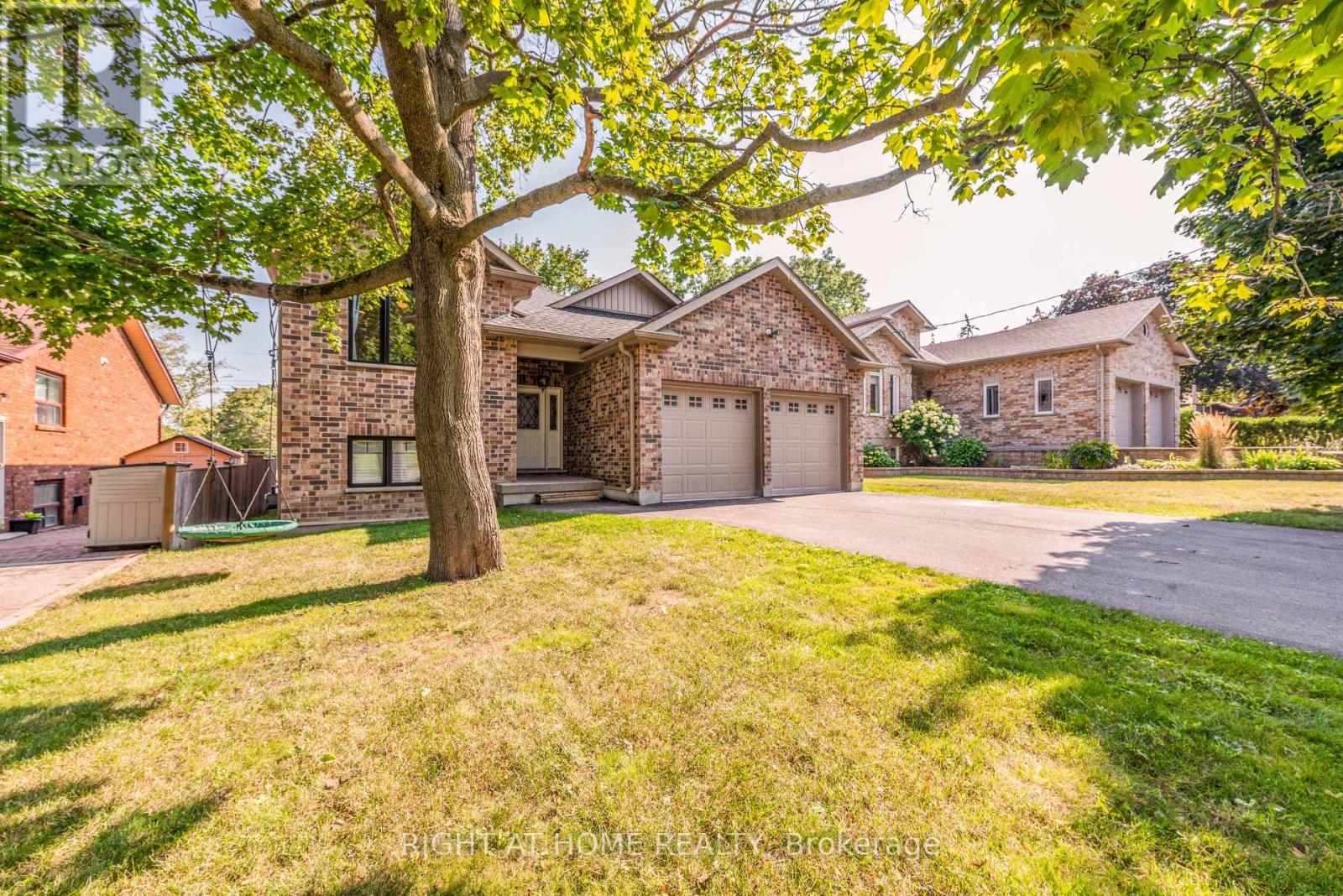 11 OTTAWAY AVENUE, Barrie, Ontario